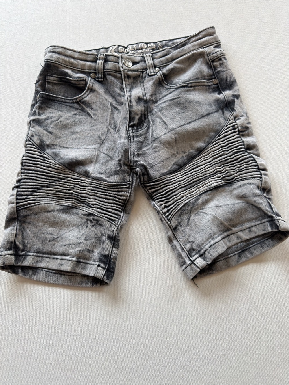 EUC Boy's Street Rules Washed Gray Acid Washed Shorts Size 8 (E4)